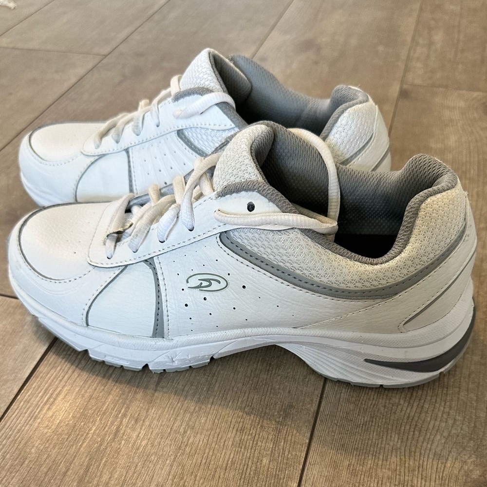 Dr. Scholl’s Wide 8 Gel Cushion Women’s white gray sneakers
Excellent condition